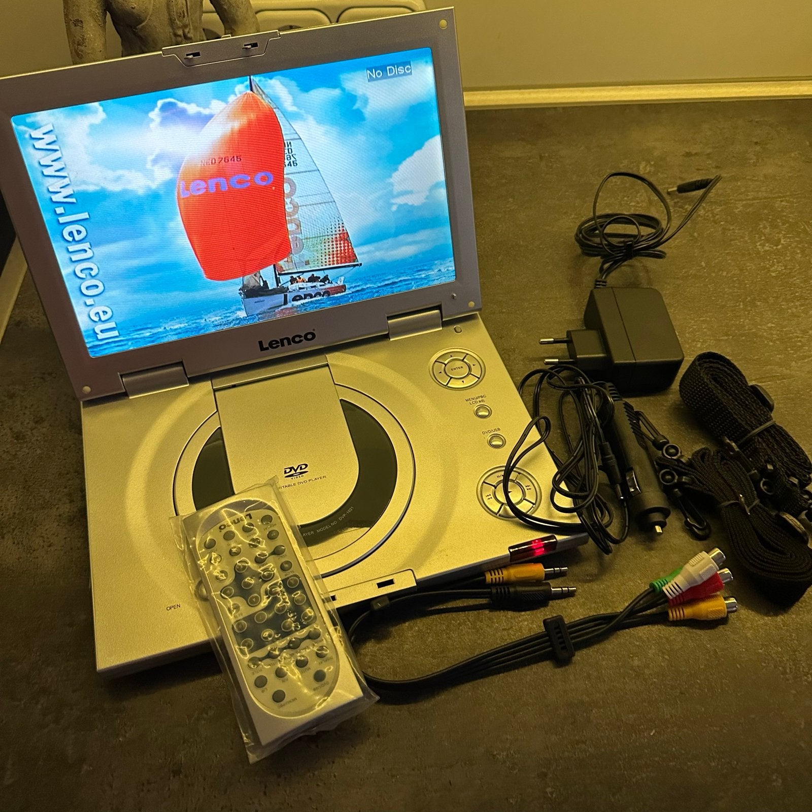 Lenco DVP-1021 Draagbare DVD-speler met accessoires, Ophalen of Verzenden, Zo goed als nieuw, Dvd-speler, Draagbaar