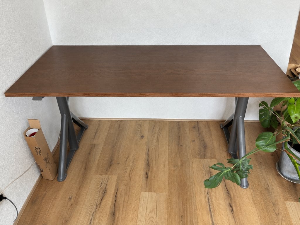 IKEA Idåsen zit sta bureau elektrisch 160x80cm, Huis en Inrichting, Zit-sta bureau, 160 cm, Spaanplaat of MDF, Bruin