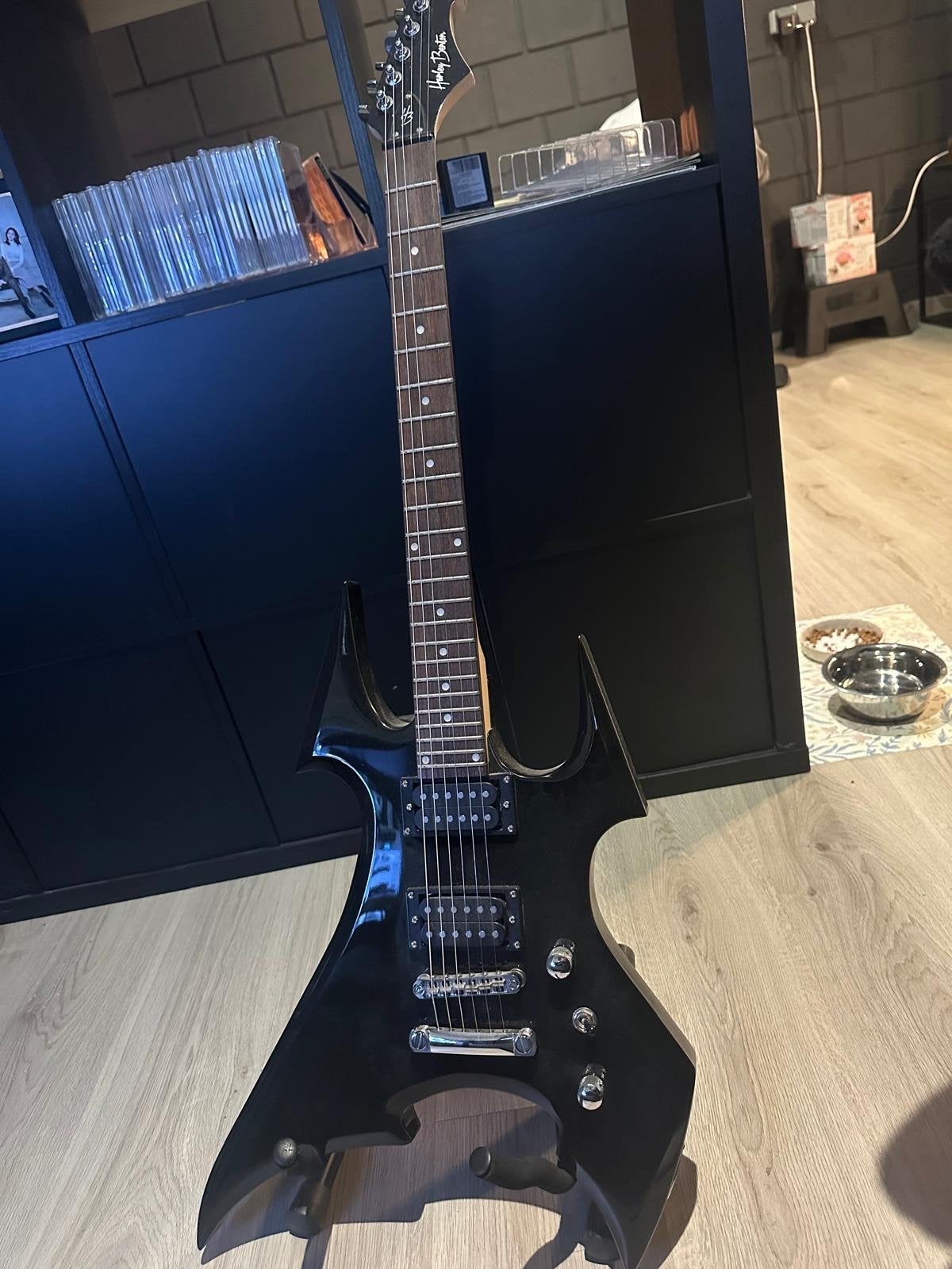 Harley Benton BS-20BK Rock Series elektrische gitaar + tuner, Ophalen of Verzenden, Zo goed als nieuw, Solid body, Overige merken