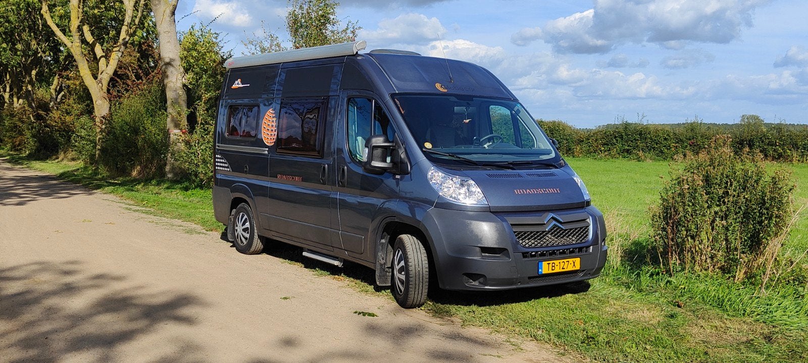 Compacte Globecar Roadscout buscamper met airco en trekhaak, Caravans en Kamperen, Buscamper of Camperbus, Ringverwarming, Tot en met 2