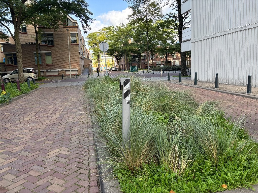Parkeerplaats te huur – Sirtemastraat 318, Huizen en Kamers, Den Haag