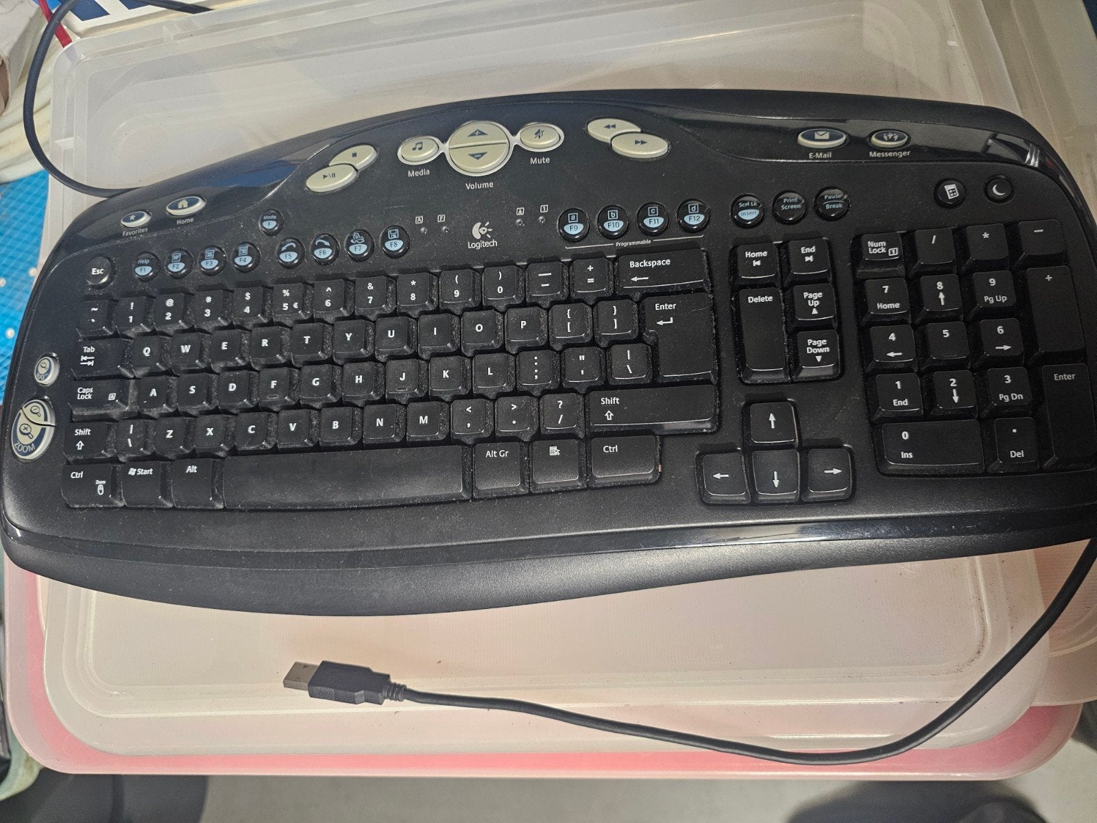 Logitech Media Elite USB toetsenbord met programmeerbare to, Gebruikt, Ophalen of Verzenden, Qwerty, Logitech toetsenbord