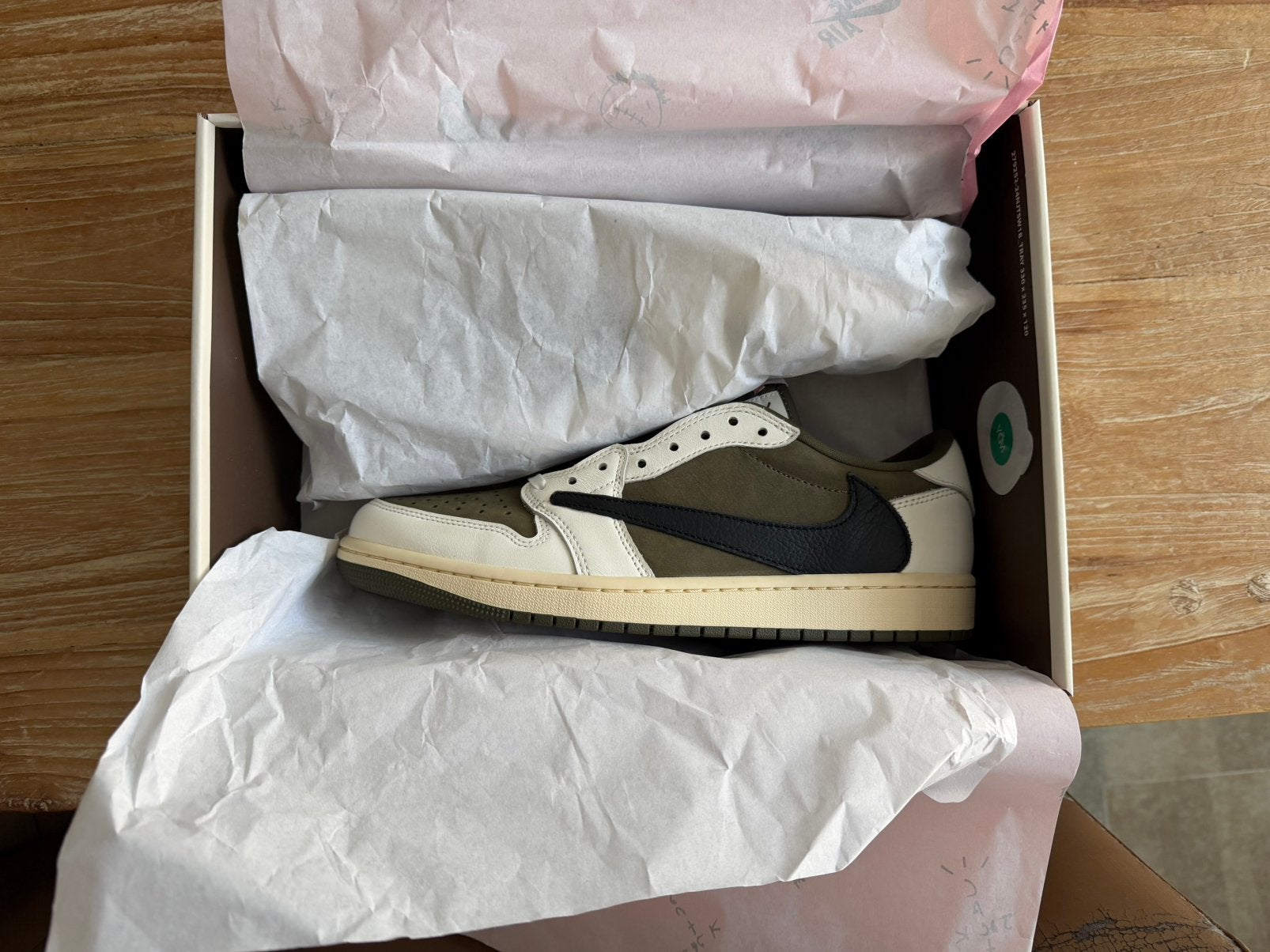 Jordan 1 Low Travis Scott ‘Medium Olive’, Overige kleuren, Nieuw, Ophalen of Verzenden, Sneakers of Gympen