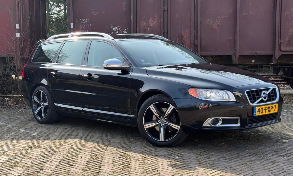 Volvo V70 2.0T R-Design | Aut. | Coating | Trekhaak | Audio, Euro 5, 1800 kg, Zwart, 4 cilinders