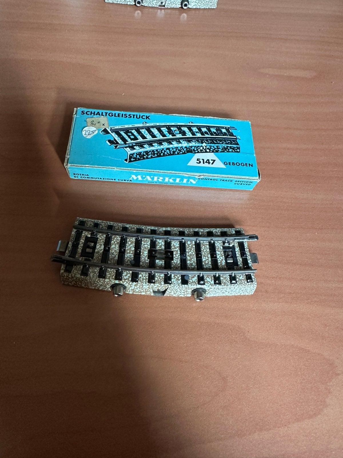 2x Märklin 5147 Gebogen Schakelrails  met 2 x klein recht, Wisselstroom, Gebruikt, Rails, Ophalen of Verzenden