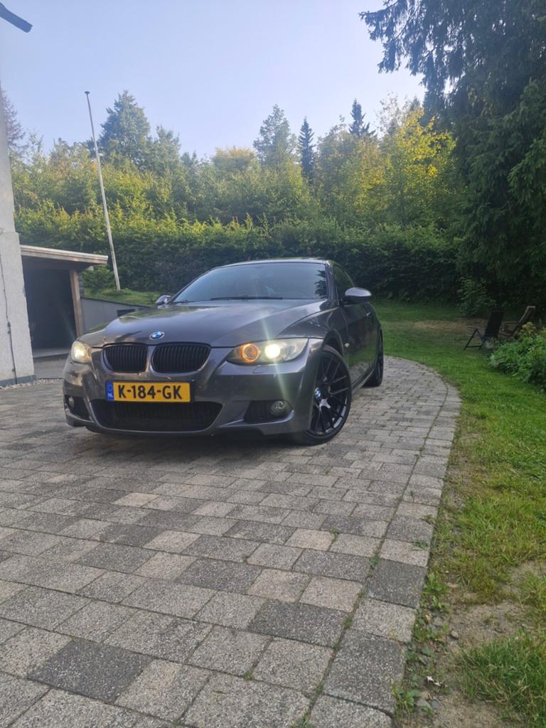BMW 3-Serie 3.0 I 325 Coupe AUT 2007 Grijs, Auto's, BMW, Automaat, 745 kg, Achterwielaandrijving, Automatische klimaatregeling