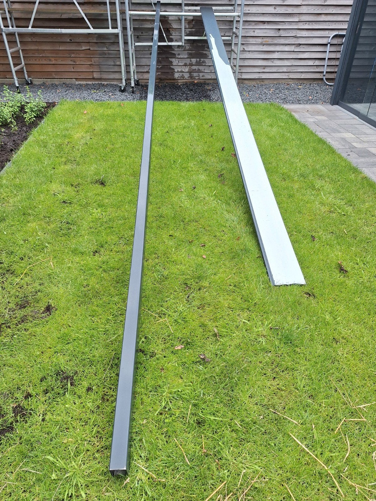 aluminium kokerprofiel en rabbatdeel antraciet, Doe-het-zelf en Verbouw, Metalen, Ophalen, Gebruikt, Aluminium