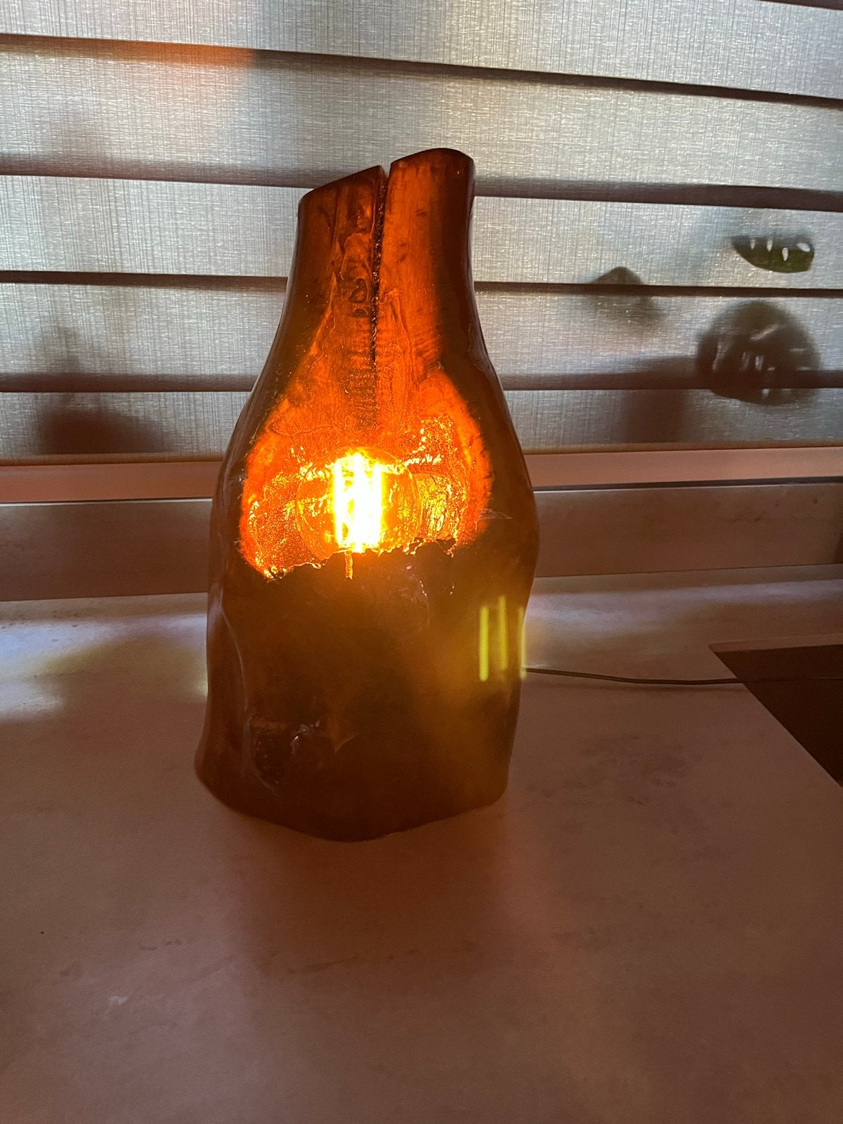 Unieke handgemaakte boomstam lamp met epoxy en E27 fitting, Ophalen of Verzenden, Nieuw