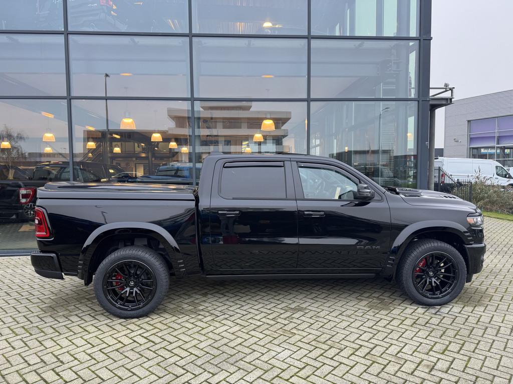 Dodge Ram 1500 Laramie Night XXL Hurricane | Pano | H&K | Pa, Auto's, Bestelauto's, Automaat, Zwart, 426 pk, Zwart