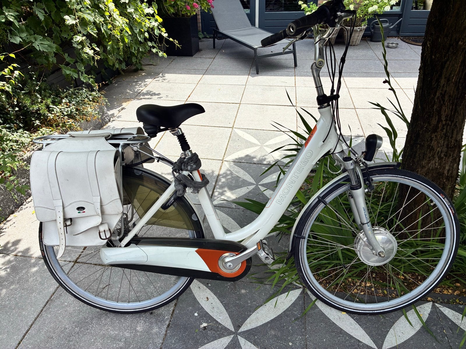 Montego E-bike met fietstassen 28 inch, Gebruikt, 51 tot 55 cm, 30 tot 50 km per accu, Ophalen