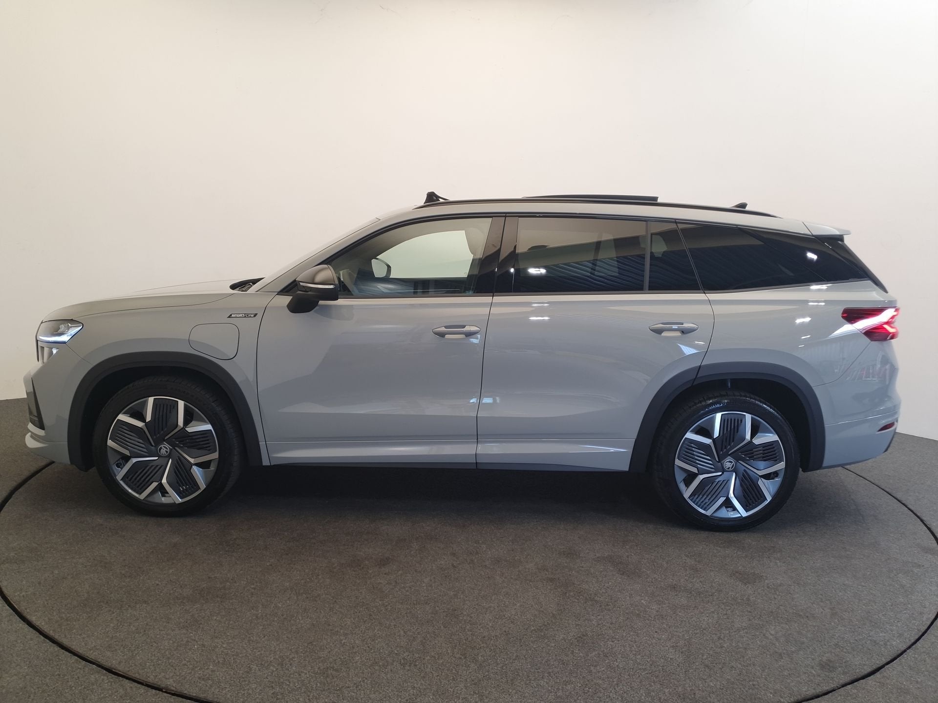 Skoda Kodiaq 1.5 TSI PHEV DSG/AUT 204pk Sportline Business W, Auto's, Zwart, 4 cilinders, Alcantara, Bedrijf