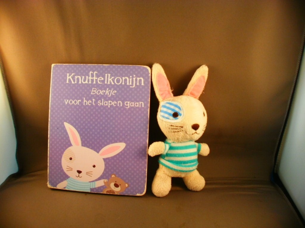 sluggele bunny konijn 17 cm gestreept truitje en boekje met, Kinderen en Baby's, Overige merken, Konijn, Met kleding of accessoire