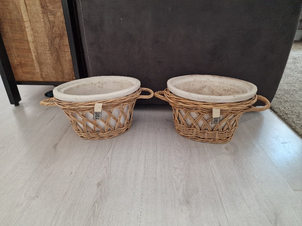 2x riviera maison rustic ratan bloempot., Gebruikt, Ophalen of Verzenden, Overige vormen, Aardewerk