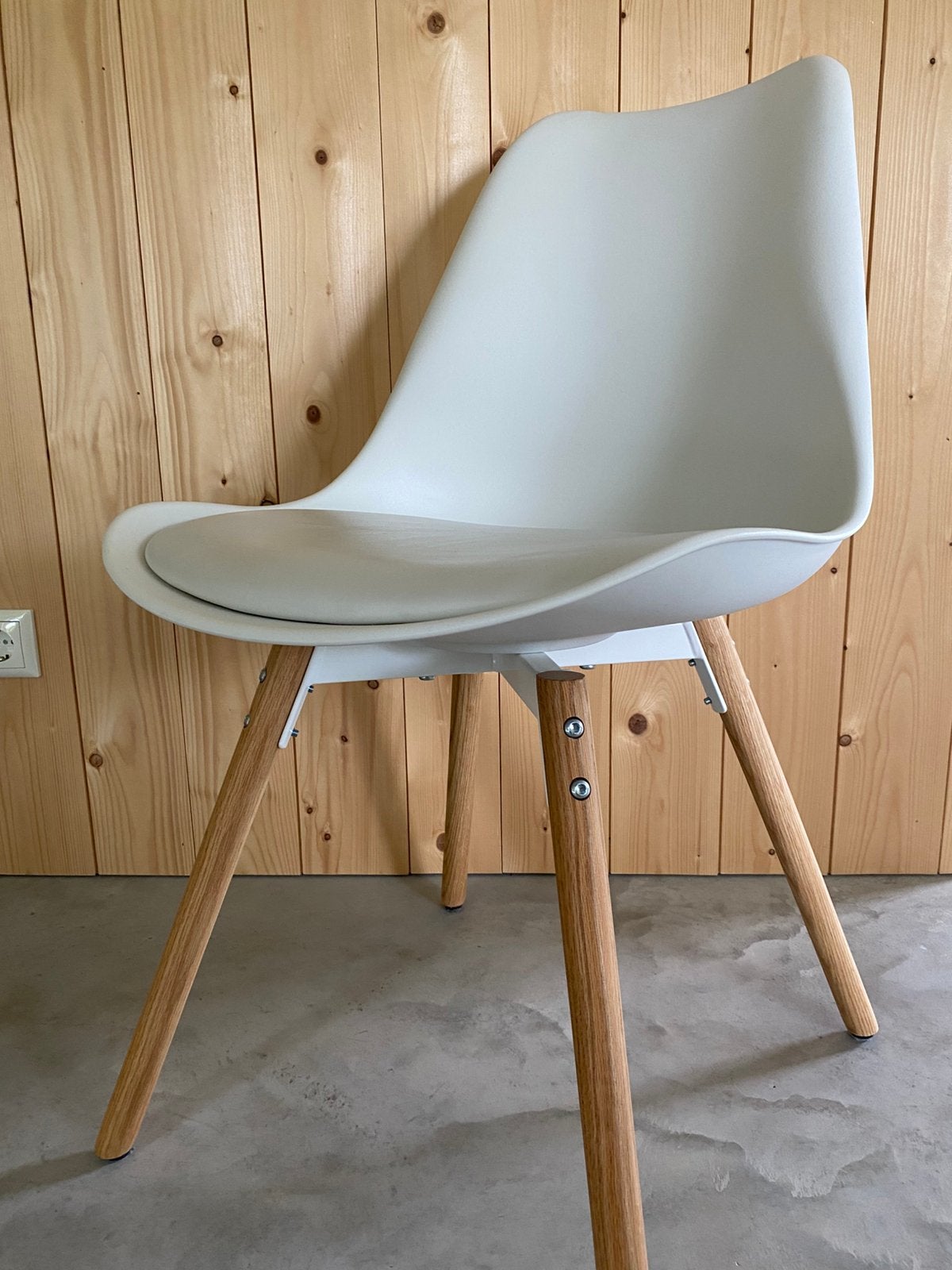 Twee eetkamerstoelen wit met houten onderstel, Hout, Twee, Wit, Ophalen of Verzenden