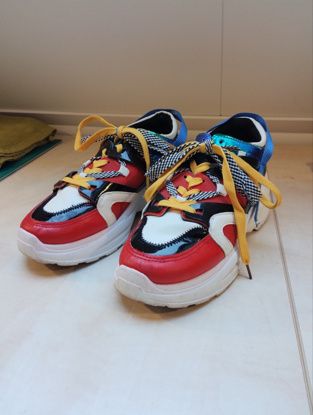 Merkloos kleurrijke sneakers  38 / 39, Kleding | Dames, Ophalen of Verzenden, Gedragen, Sneakers of Gympen