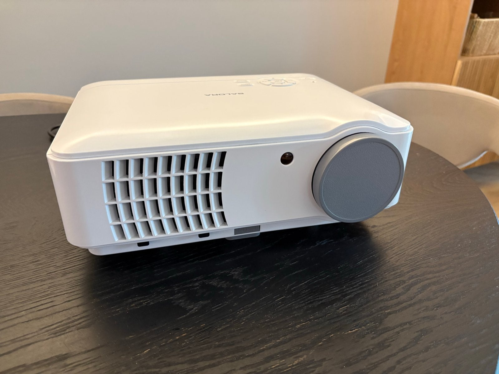 Salora LED Projector 58BHD2500/2 met projectiescherm, Ophalen, Zo goed als nieuw, LED, Overige resoluties