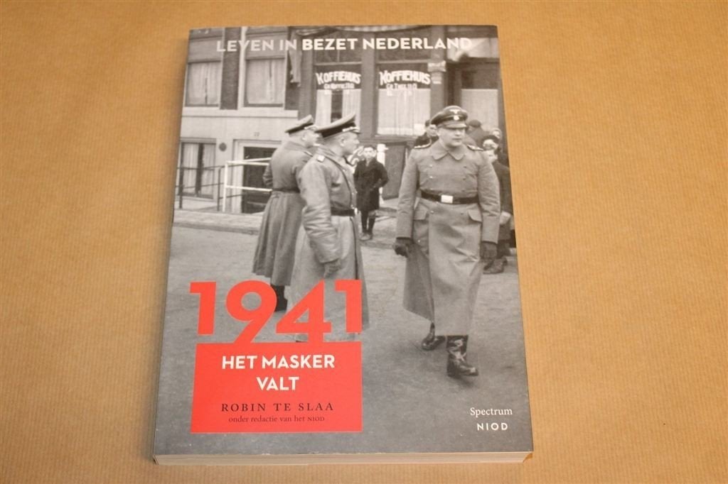 1941 Het Masker Valt — Bezetting, Joden & Nazificatie, Ophalen of Verzenden, Tweede Wereldoorlog, Zo goed als nieuw, Overige onderwerpen