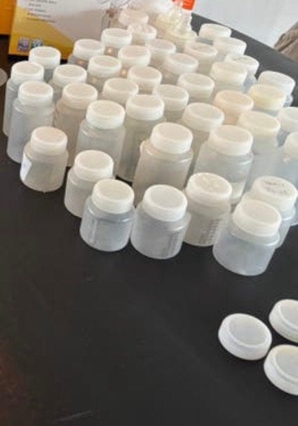 42x Medela bewaar flesjes voor borstvoeding, Gebruikt, Medela, Bewaarbakje, Ophalen of Verzenden