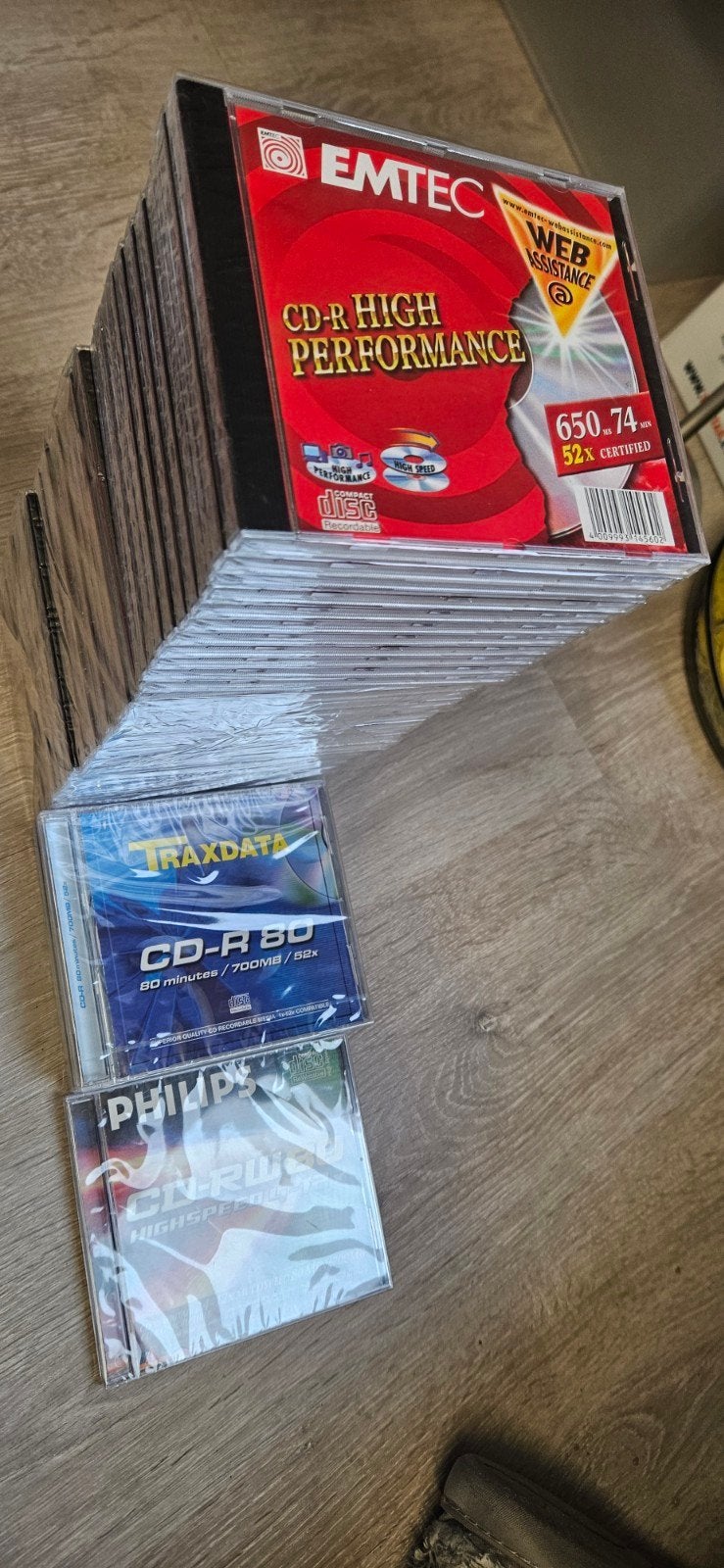 Partij CD-R schijven: 31x rood, 4x blauw, 1x Philips, Ophalen of Verzenden, Nieuw, Cd, EMTEC, Traxdata, Philips