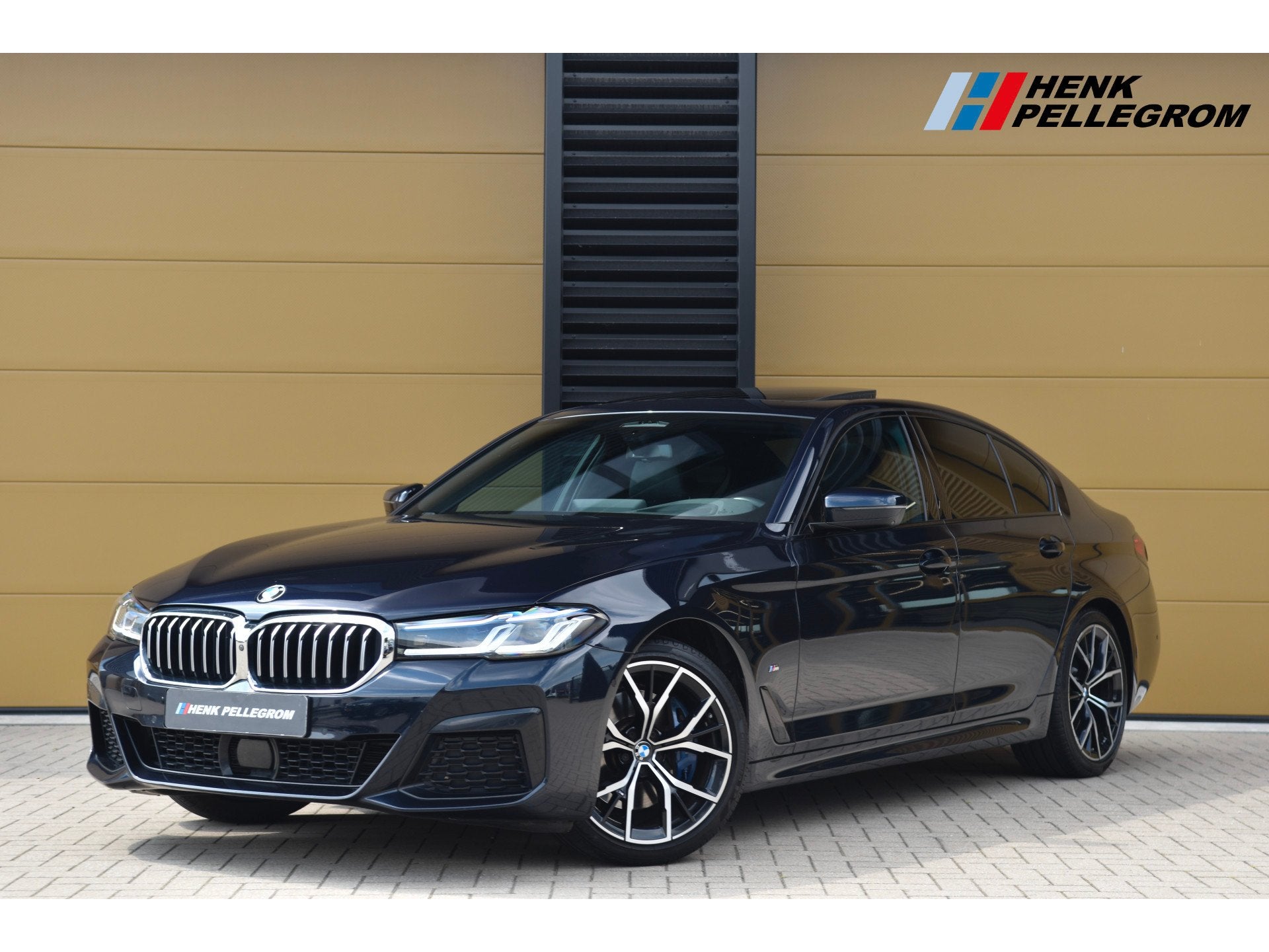 BMW 5 Serie 530i High Executive Edition * M-Sport * Glasdak, 1998 cc, Achterwielaandrijving, Gebruikt, 4 cilinders