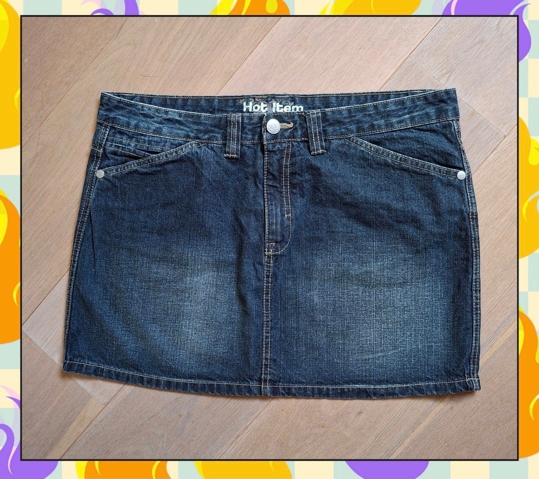 HOT ITEM. Nieuw spijkerrokje. Mt 40, Maat 38/40 (M), Nieuw, Boven de knie, Verzenden