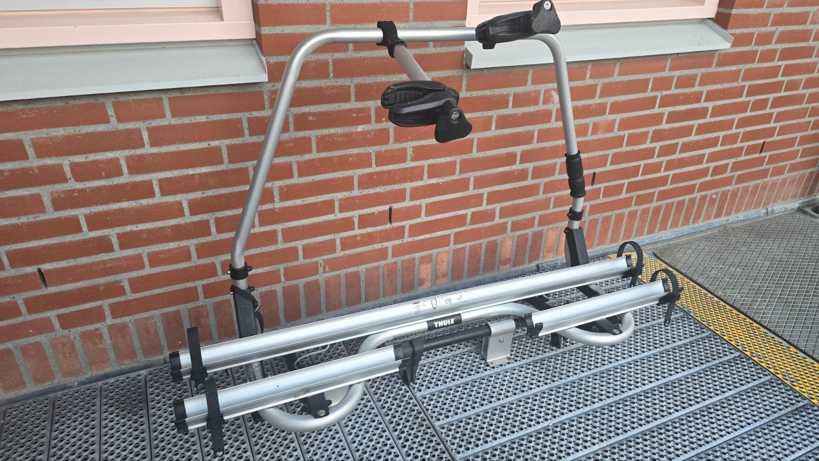 Thule Caravan Smart fietsendrager voor 2 fietsen, Ophalen, 2 fietsen, Gebruikt, Achterklepdrager