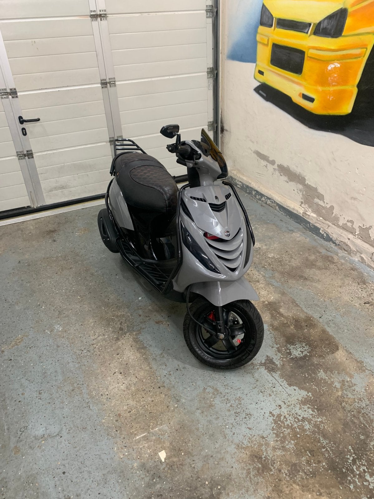 Piaggio zip 80cc iget, Fietsen en Brommers, Ophalen, Zo goed als nieuw
