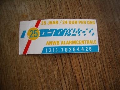 ANWB sticker Alarmcentrale 25jaar/24 uur per dag 11,5 x 5 cm, Ophalen of Verzenden, Zo goed als nieuw, Bedrijf of Vereniging