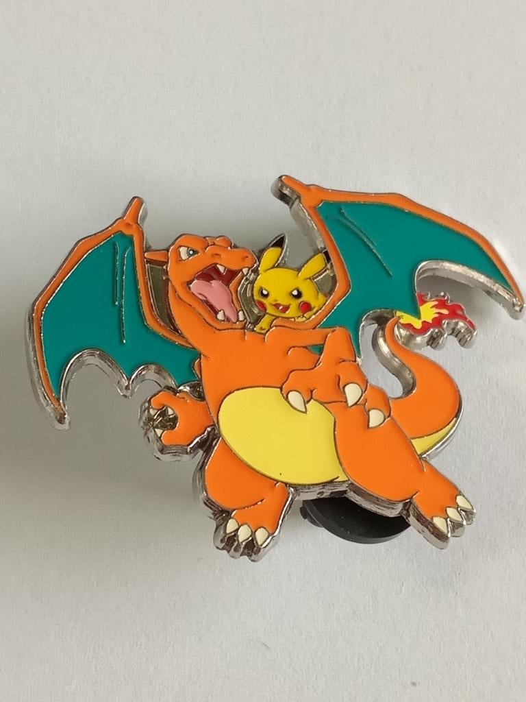 25th Anniversery charizard pin Pikachu 5 stuks samen, Verzenden, Zo goed als nieuw, Overige typen