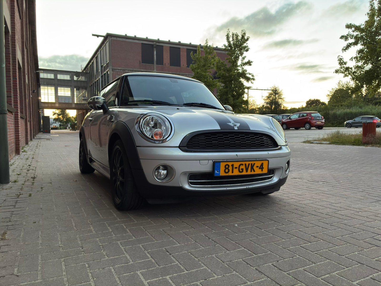 Mini 1.6 16V Cooper 2008 Grijs LAGE KMSTAND, Auto's, Mini, Voorwielaandrijving, 4 cilinders, 4 stoelen, Leder en Stof