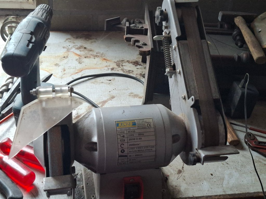 Kinzo 8E430 Werkbankslijpmachine met bandschuurder, Ophalen, Gebruikt, Minder dan 700 watt, Werkbankslijpmachine