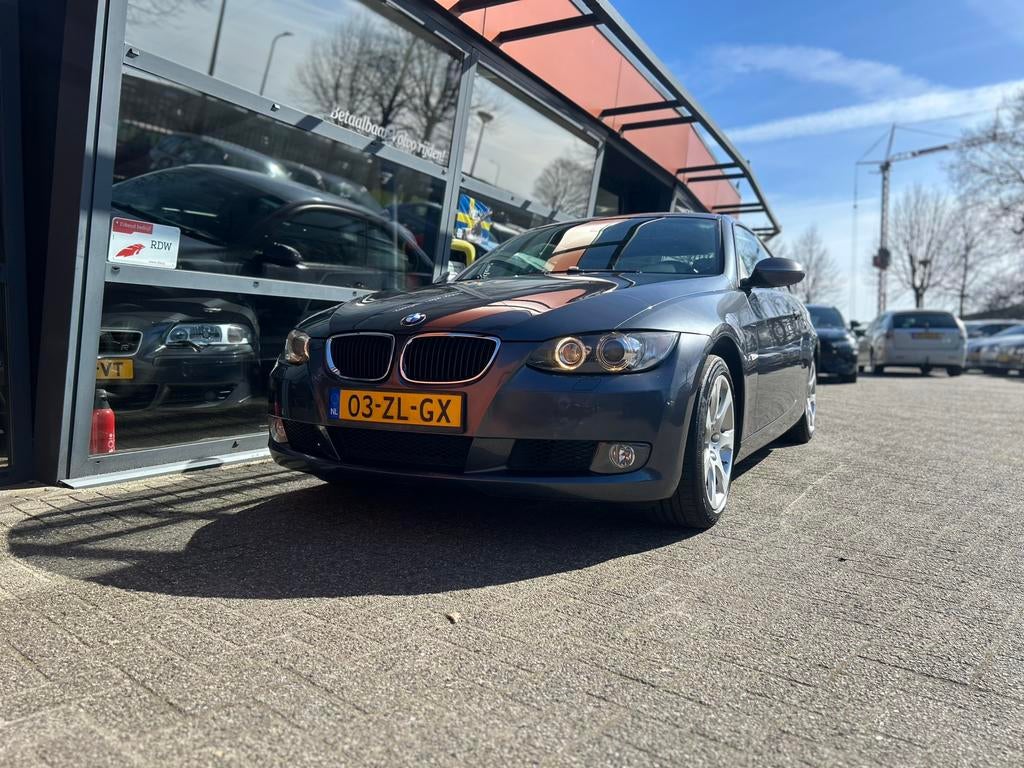 BMW 3-Serie 2.0 I 320 Coupe 2008 Grijs, 1995 cc, Zwart, 4 cilinders, 4 stoelen
