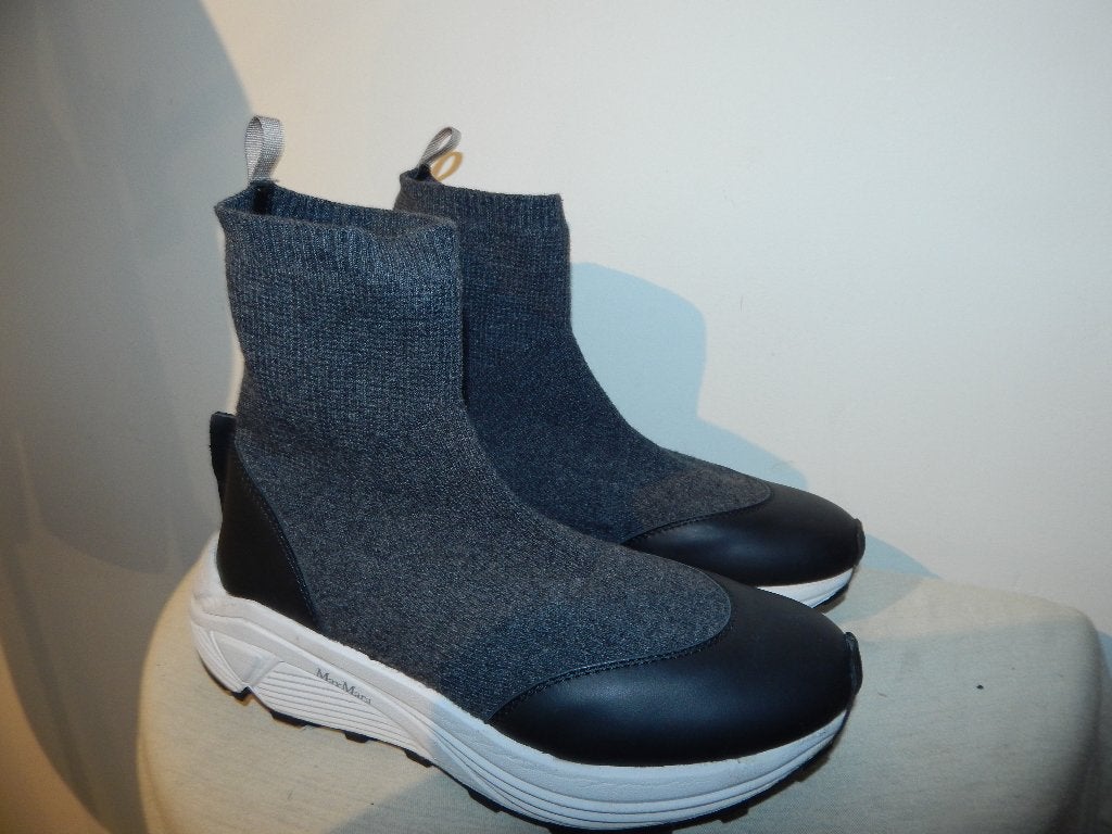 Max Mara sok sneakers grijs zwart merk op de zool mt 39, Verzenden, Max Mara, Grijs, Sneakers of Gympen