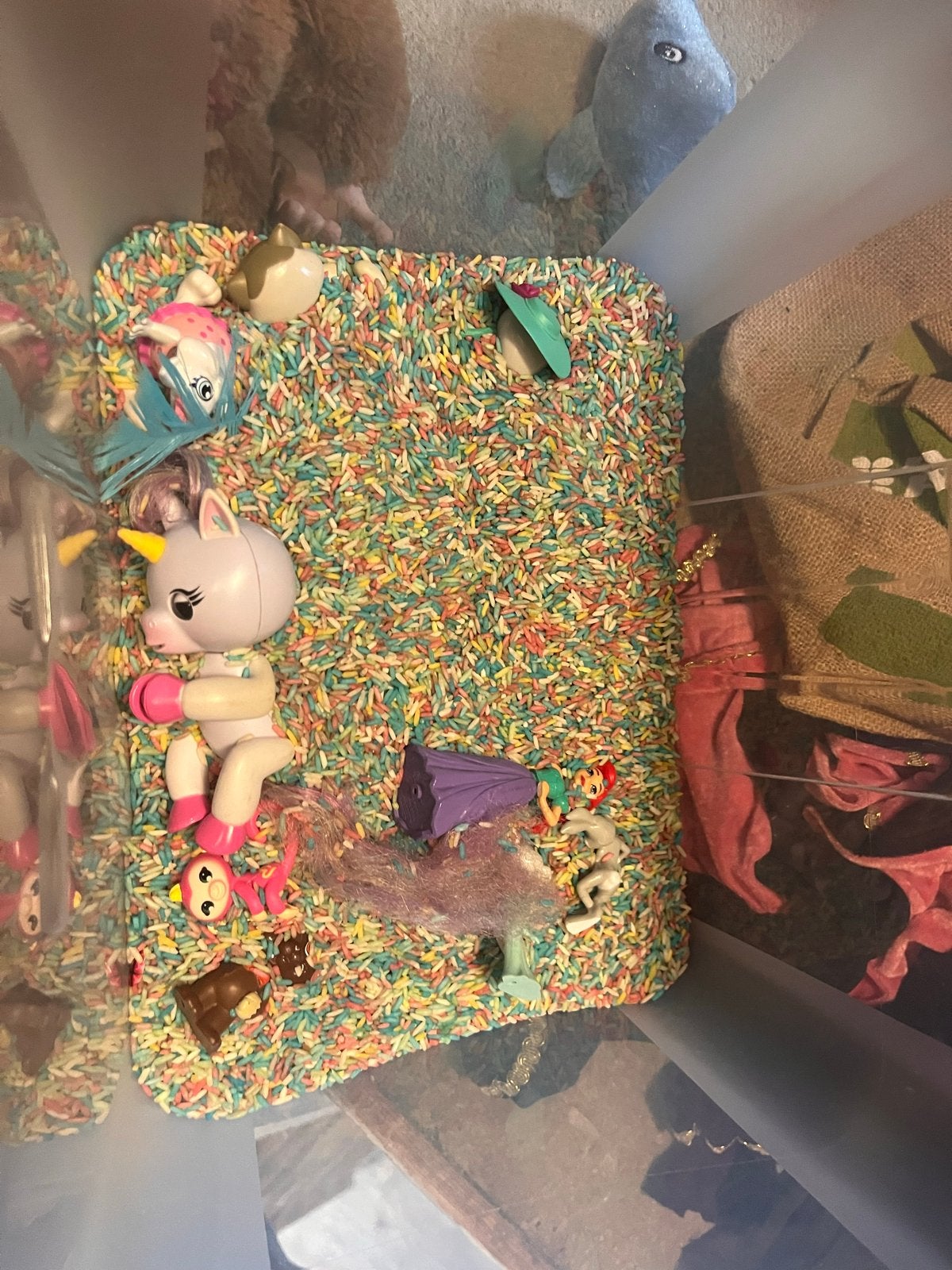 Sensorische speelbak speelrijst en kleine speeltjes, Ophalen of Verzenden, Gebruikt, Jongen of Meisje