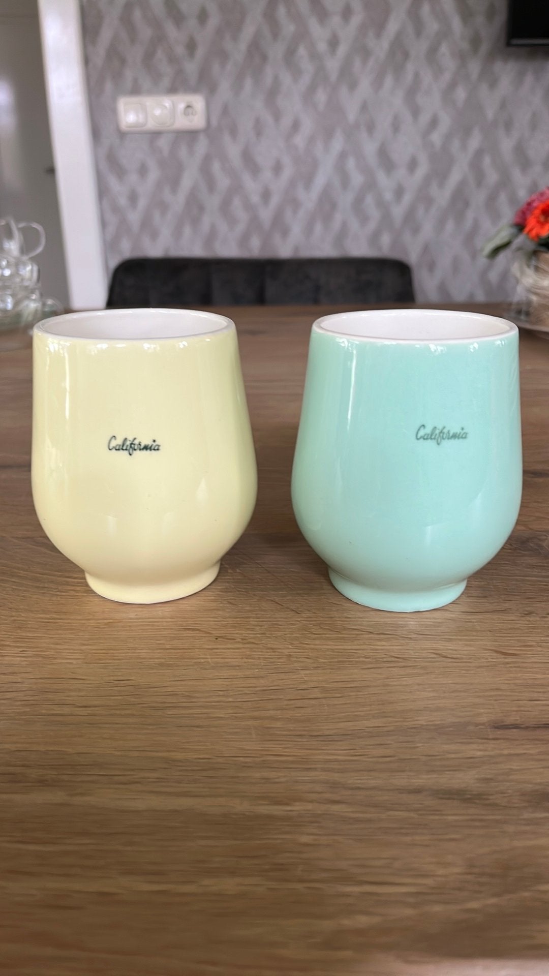 2 California mokken van Royal Sphinx, Huis en Inrichting, Keuken | Servies, Gebruikt, Ophalen of Verzenden, Overige stijlen, Kop(pen) en/of Schotel(s)