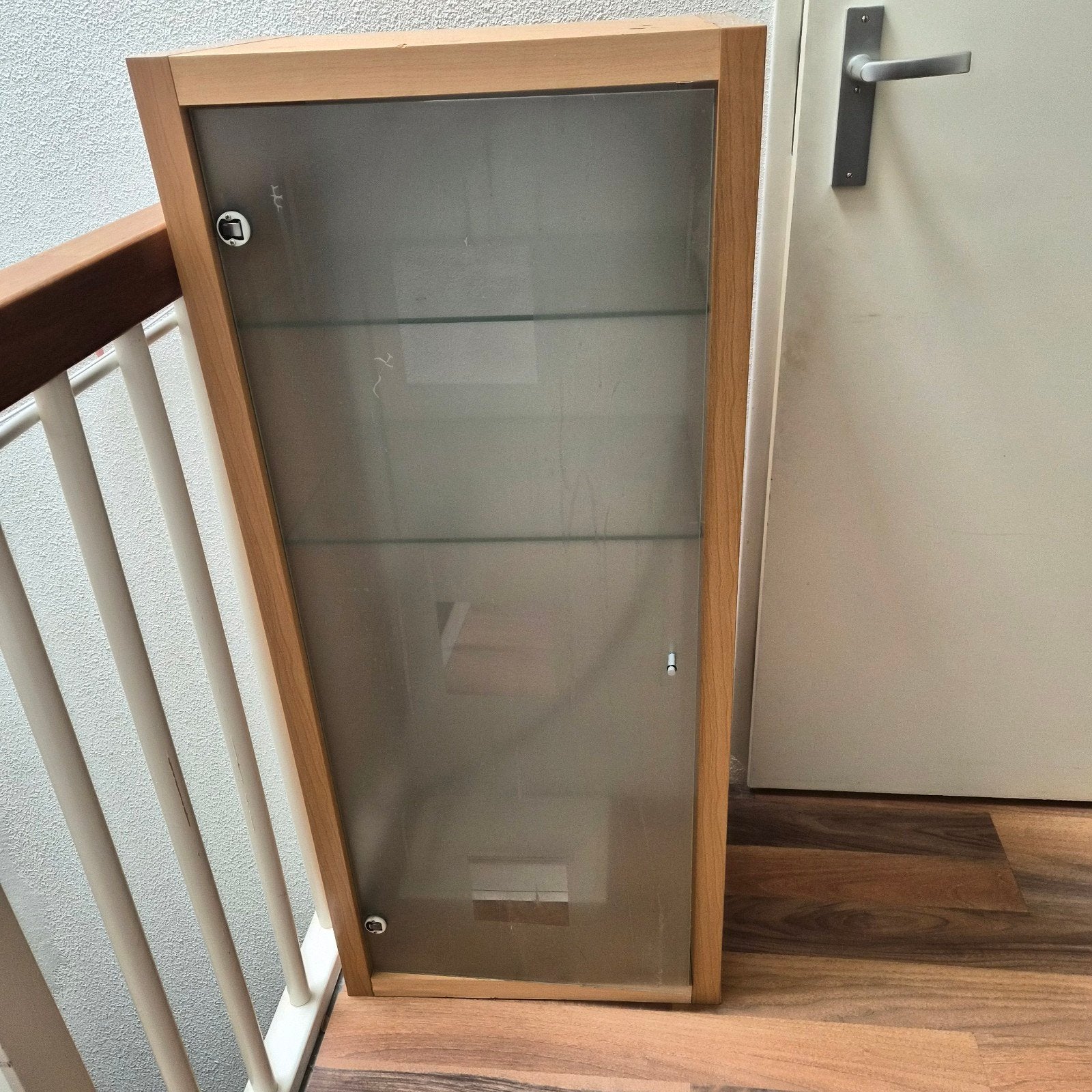 Opbergkast met glazendeur - zware kast met lichte schade, Ophalen