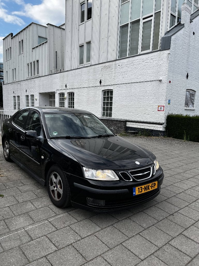 Saab 9-3 1.8 T Sport Sedan AUT 2003 Zwart, Auto's, Saab, 1998 cc, Stof, Zwart, 4 cilinders