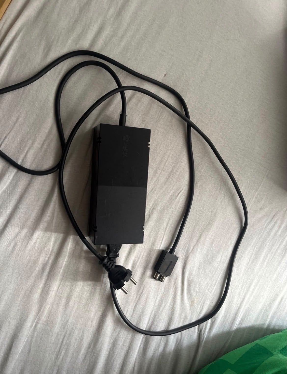 Xbox One met 2 controllers en 4 games, Xbox One, Met 2 controllers, Ophalen of Verzenden, Gebruikt