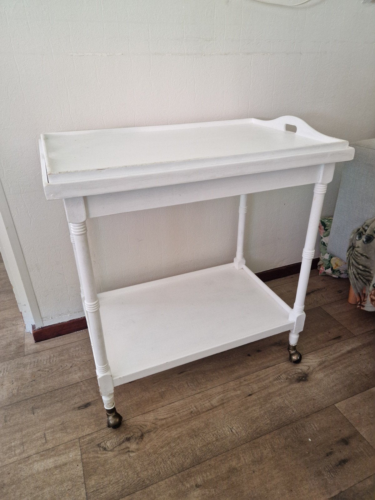 Witte sidetable op wielen met los dienblad, Huis en Inrichting, Tafels | Sidetables, Ophalen, Gebruikt, Rechthoekig