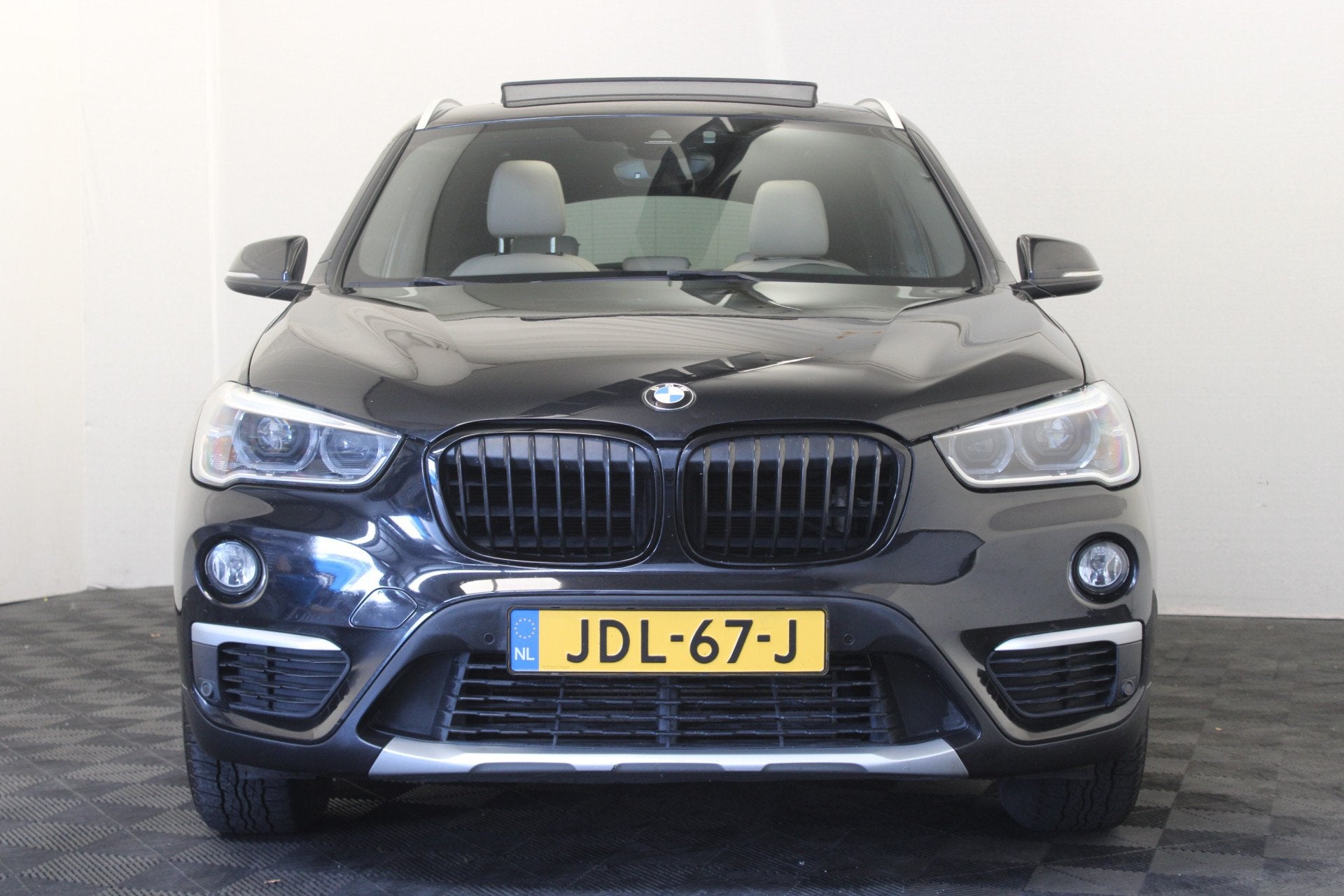 BMW X1 xDrive18d |Pano| (bj 2016, automaat), Auto's, 136 pk, 4 cilinders, Verwarmde buitenspiegels, Zwart
