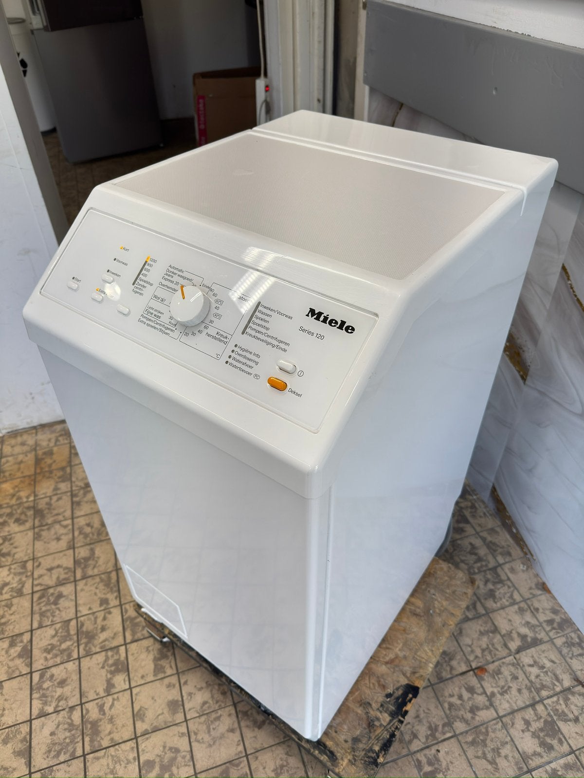 Foto 8 van Miele W197F Bovenlader Wasmachine  A+++ - Serie 120