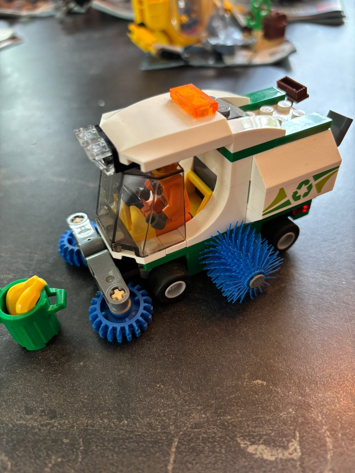 LEGO City Straatveegmachine 60249, Ophalen of Verzenden, Zo goed als nieuw
