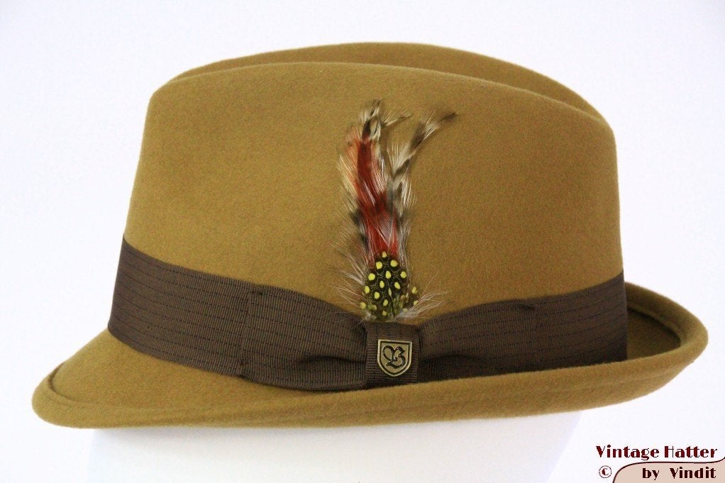 Brixton Gain gleufhoed trilby porkpie oker bruin 58 M Nieuw, Hoed, Nieuw, Ophalen of Verzenden, 58 of 59 cm (L, 7¼ of ⅜ inch)