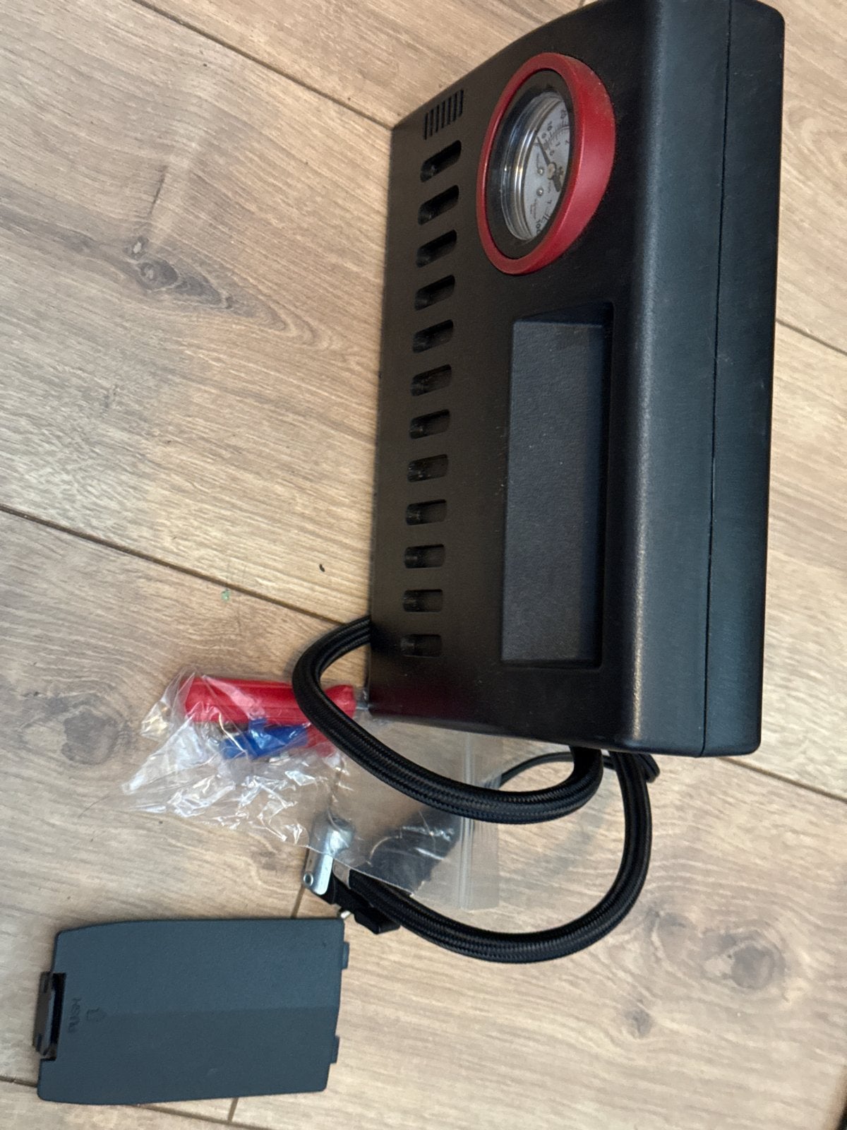 12V Compressor - Draagbare Luchtpomp voor Auto en Fiets, Doe-het-zelf en Verbouw, Compressors, Gebruikt, Ophalen of Verzenden