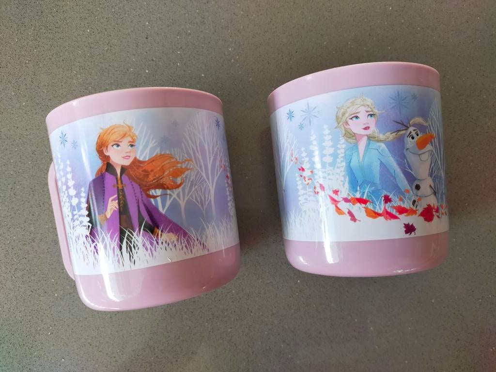 Zgan! 2 x grote plastic mokken Frozen 2!, Ophalen of Verzenden, Overige figuren, Zo goed als nieuw, Servies