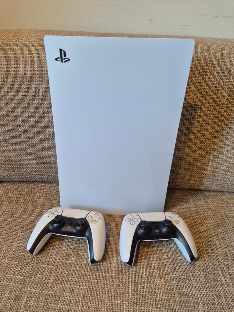 Playstation 5, disc edition met twee controllers, Ophalen of Verzenden, Zo goed als nieuw