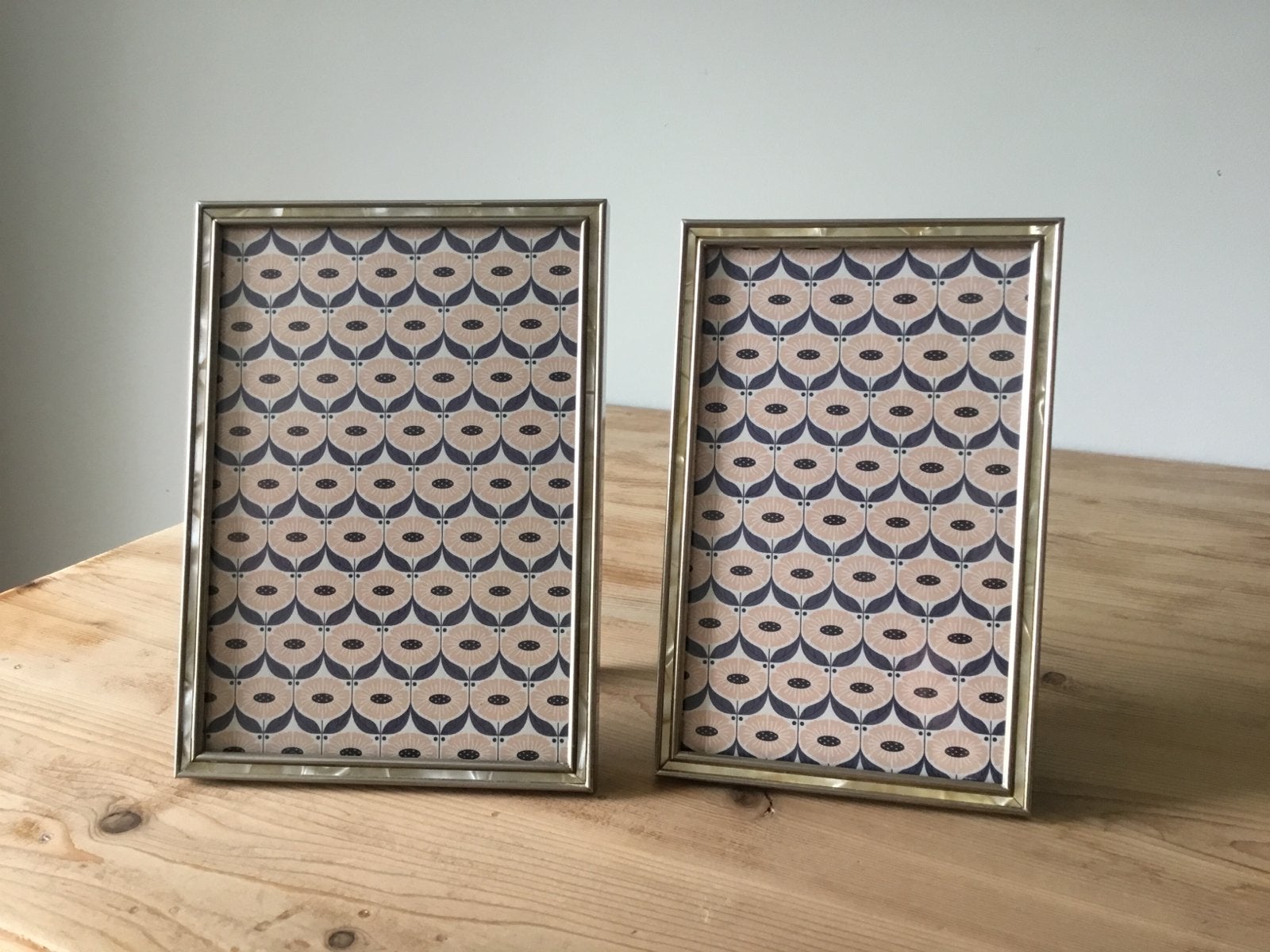 2 Fotolijstjes met Parelmoer Sierrand, Ophalen of Verzenden, Gebruikt, Overige materialen
