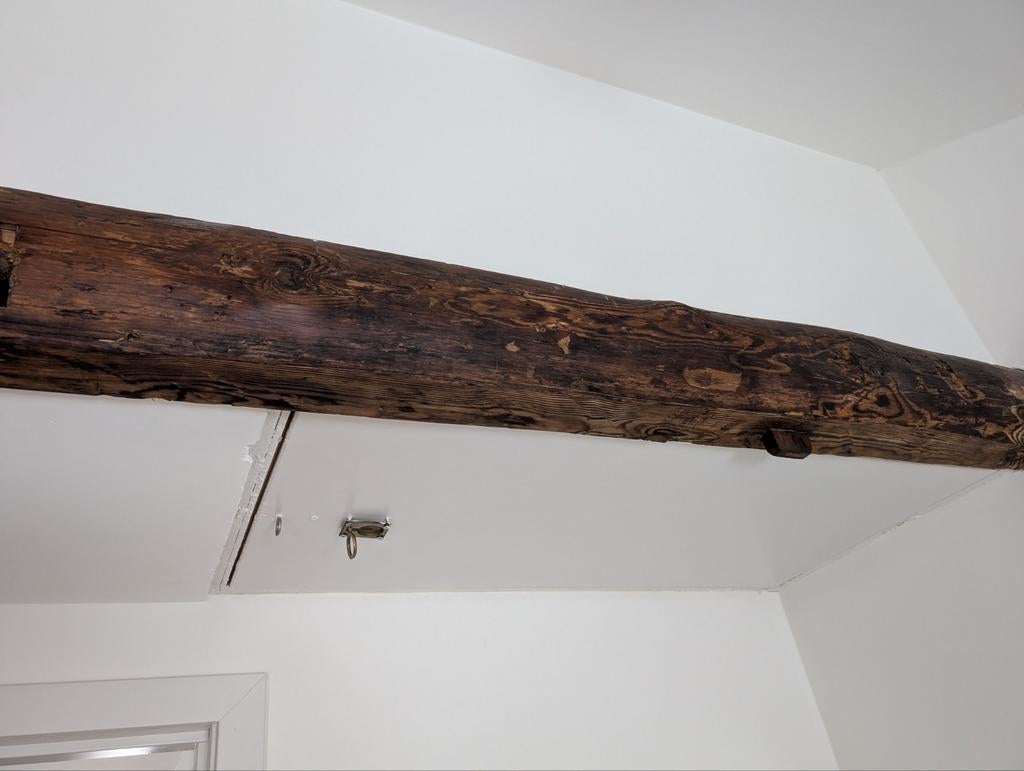 Robuuste oude houten balk - Decoratief en functioneel, Doe-het-zelf en Verbouw, Hout en Planken, Ophalen, Gebruikt, Balk, Overige houtsoorten