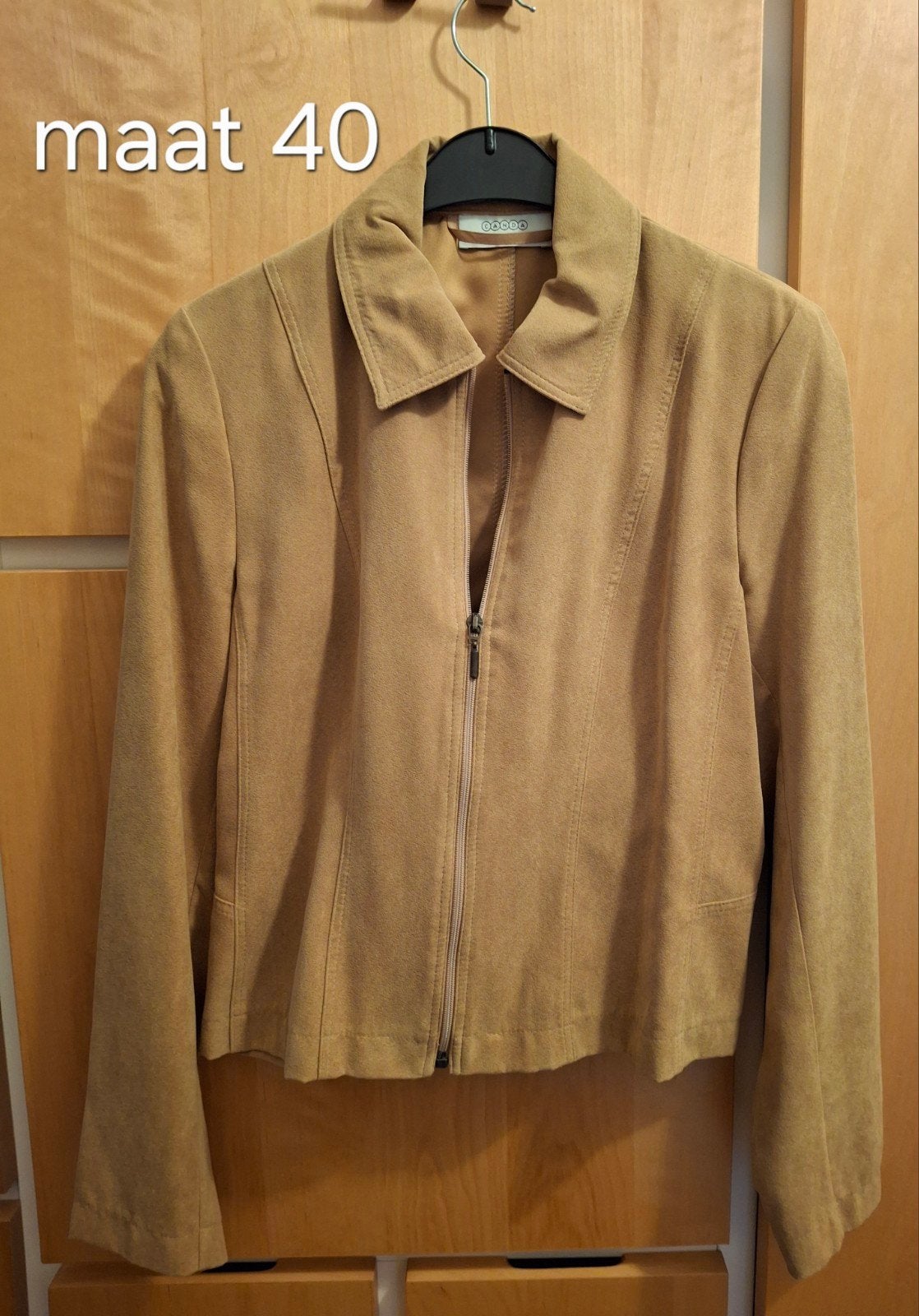 Kort jasje/ kolbertje, Ophalen of Verzenden, Zo goed als nieuw, Maat 38/40 (M), Beige