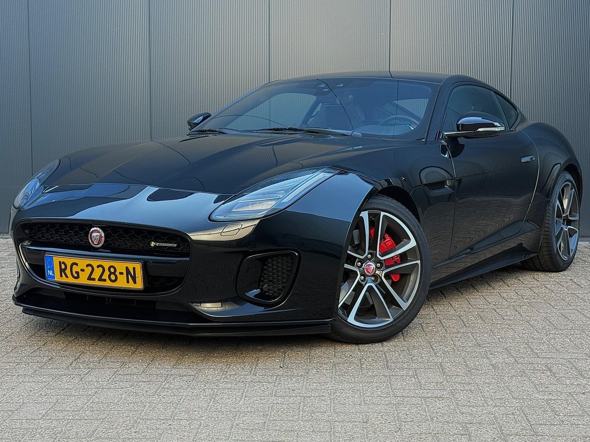Jaguar F-TYPE 2.0T R-Dynamic, 301PK, Pano/Dak, Sport/Uitlaat, Auto's, Jaguar, Automaat, 4 cilinders, Zwart, Bedrijf